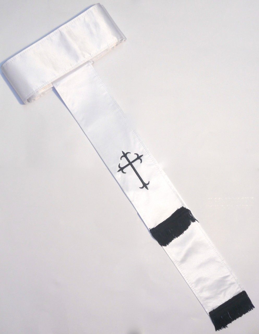 Band Cincture Belt - White/Black Cross
